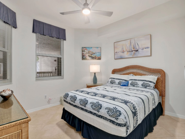 Spacious 3-Bedroom Condo in Naples - Renovated Resort-Style Amenities
